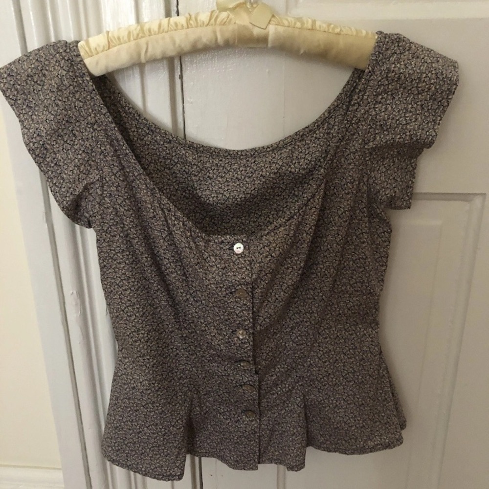Scoop Neck Floral Button-Front Peplum Blouse - Brown